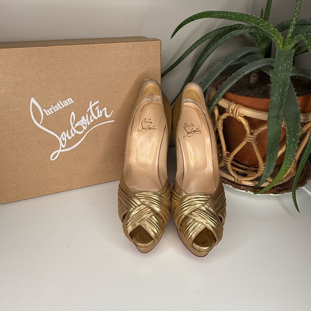 Christian Louboutin Aborina 150 Gold Lamé Platform Peep Toe Heels (Size 39.5) - Picture 2 of 14